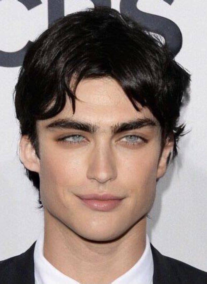 Are hollow cheeks attractive?
