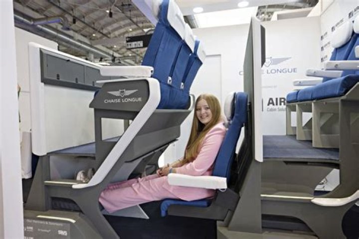 Can a size 22 woman fit in an airplane seat?