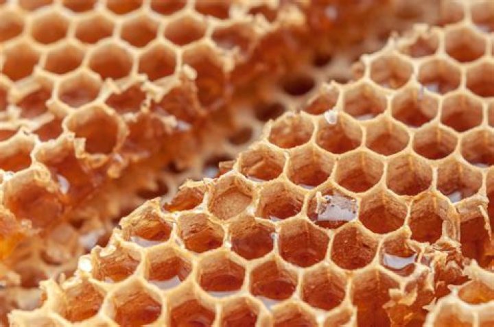 Can I eat honeycomb?
