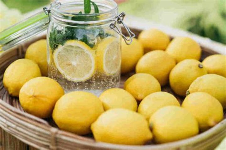Can lemon help with white tongue?