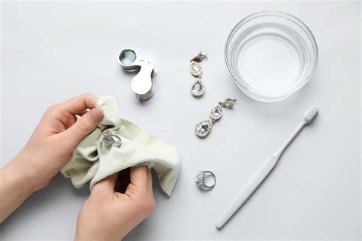 Can you put pearls in jewelry cleaner?