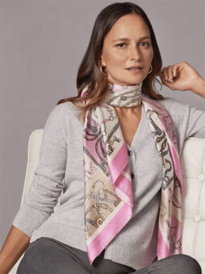 Can you wear a scarf with a denim jacket?