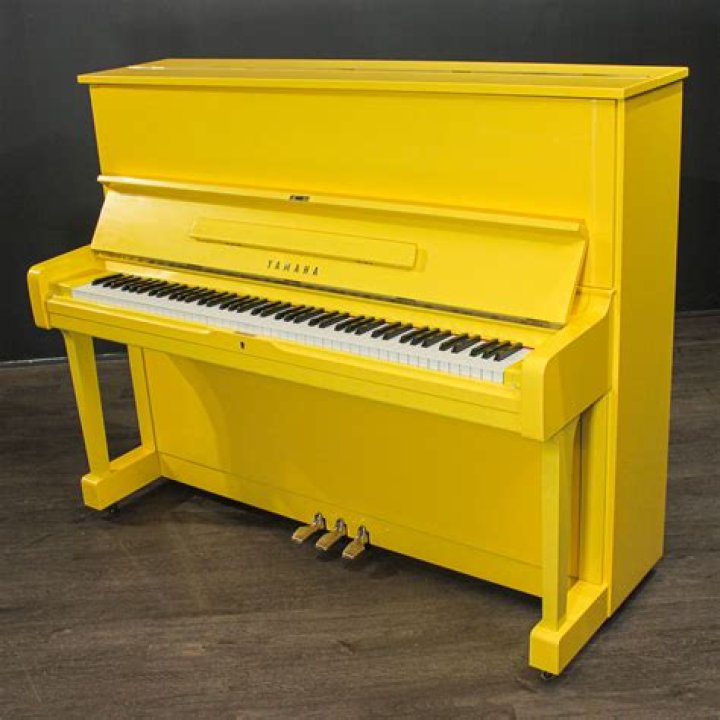 Do white pianos turn yellow?