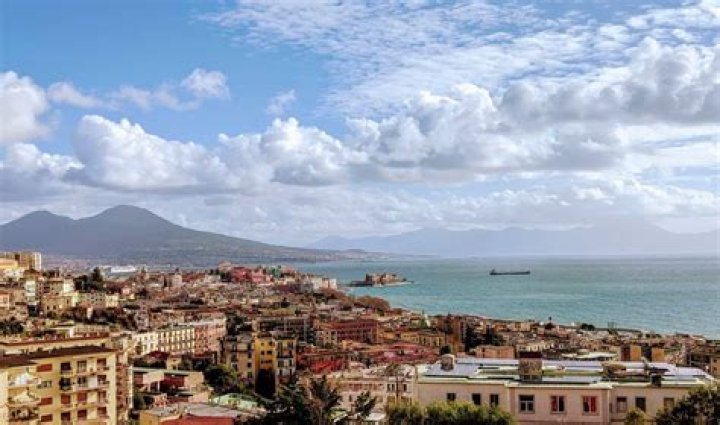 How dirty is Naples Italy?