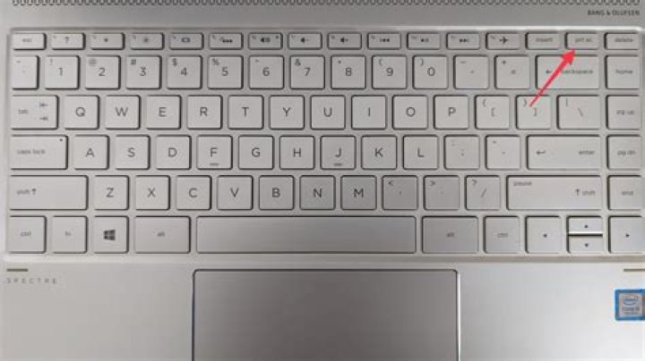 How do I Print Screen on my laptop?