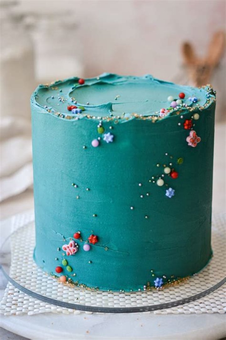 How do you make turquoise frosting?