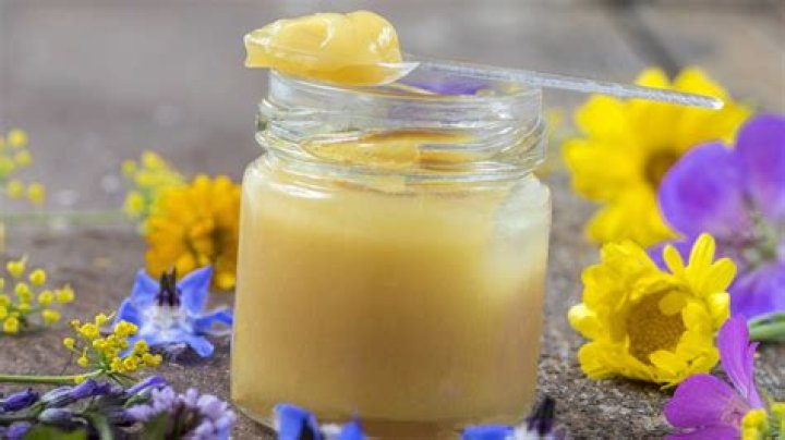 How is royal jelly made?