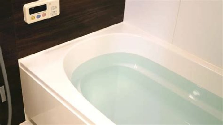 How long do Japanese people take baths?