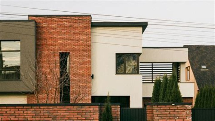 How long does a brick house last?