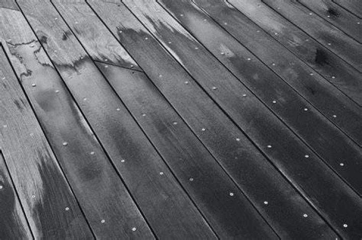 How long does deck sealer take to dry?