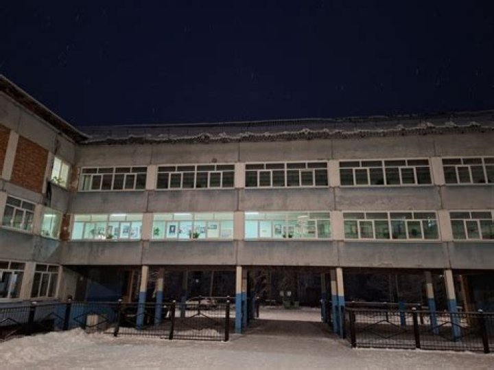 How long is a Russian school day?