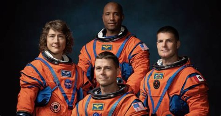 How many female astronauts are there?