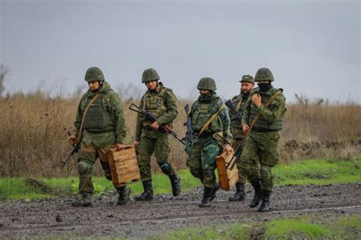 How many rounds does a Russian soldier carry?