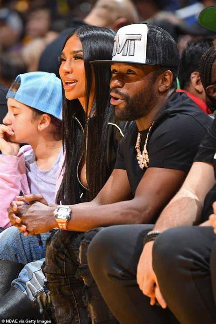 How much did Floyd Mayweather spend on his wife's ring?