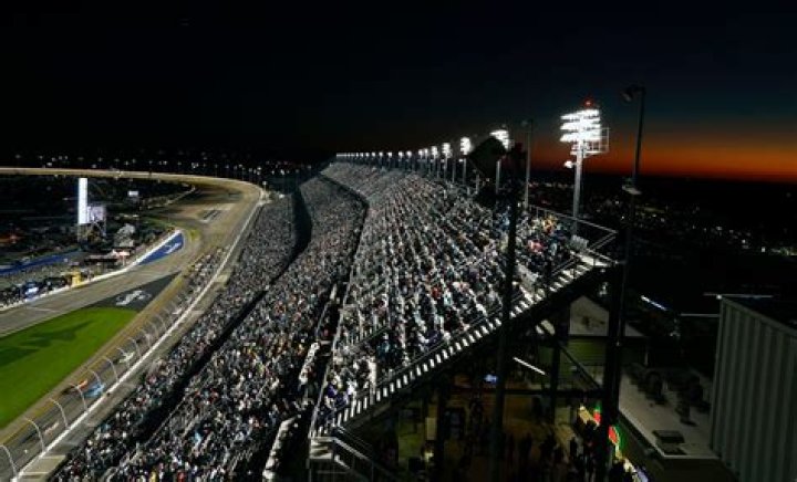 How much do tickets to the Daytona 500 cost?
