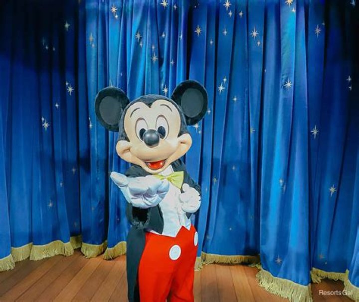 Is hugging back at Disney World?