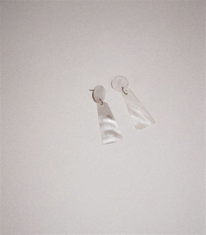 Is resin jewelry safe to wear?