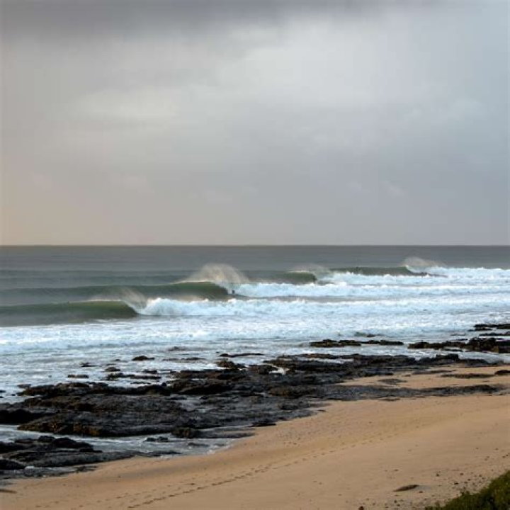 Is there waves in Fiji?