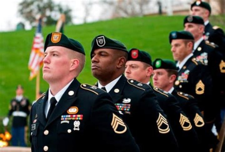 What beret does Delta Force wear?