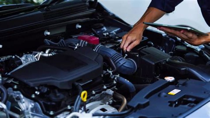 What causes a noisy engine?