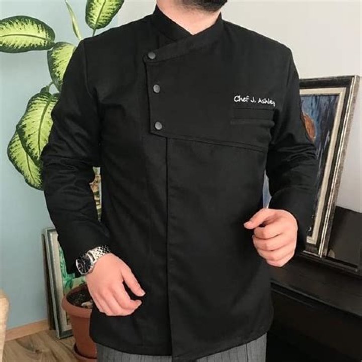 What does a black chef jacket mean?