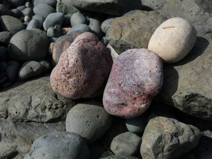 What does jasper look like in nature?