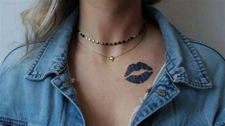 What does kiss mark tattoo mean?