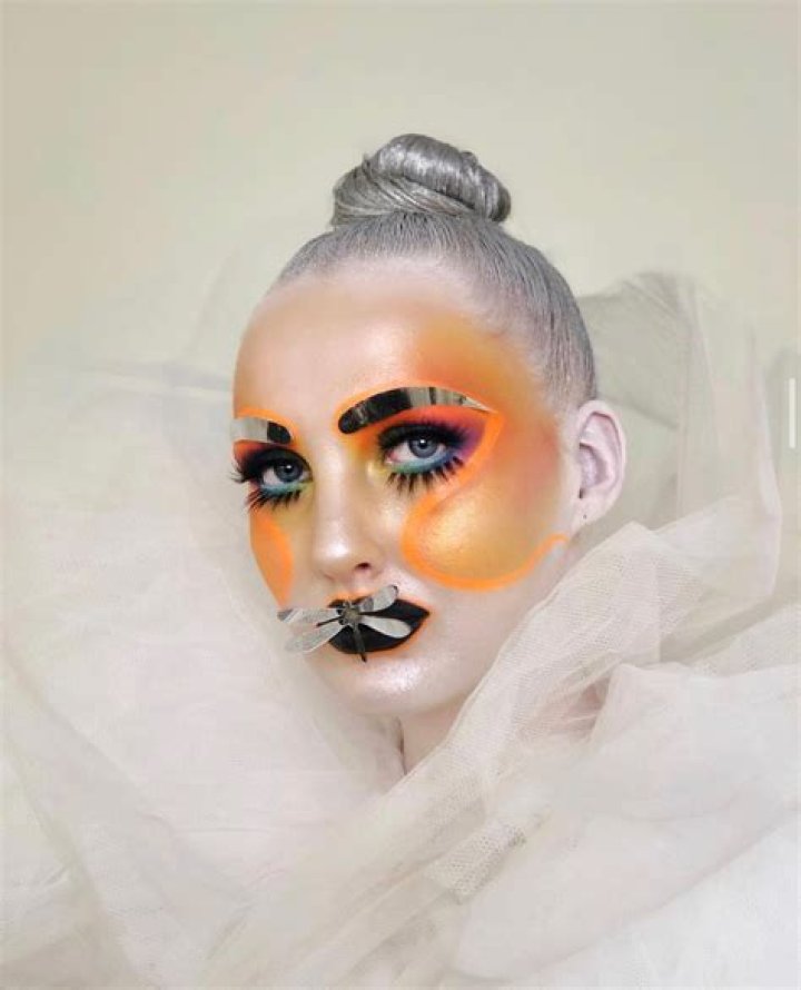 What is avant garde make up?