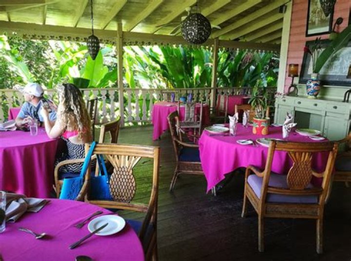 What kind of food do they eat in St Lucia?