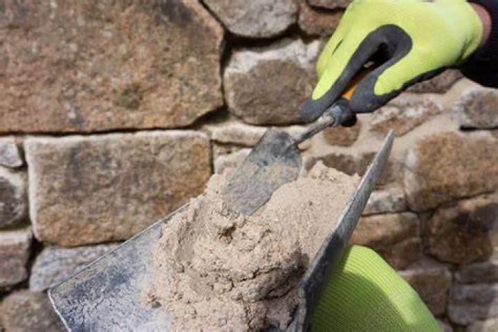 What type of mortar is used for repointing?
