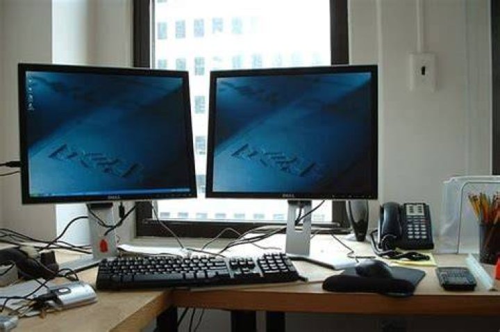 Why is only one of my dual monitors working?